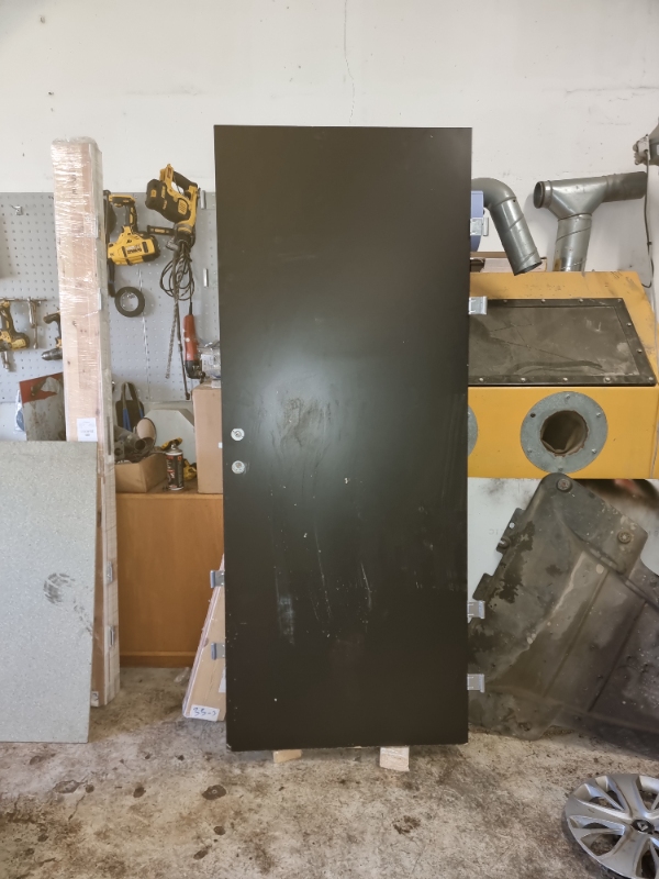 Isætning af hoveddør