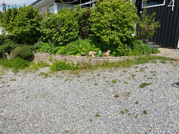 Havearbejde ved sommerhus