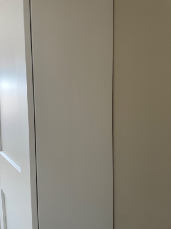 Sætte skab fast til væg