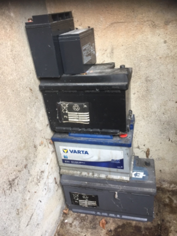 Hjælp til at køre miljø affald på genbrugsplads