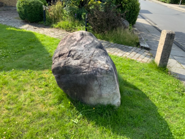 Bortskaffelse af 4 store sten