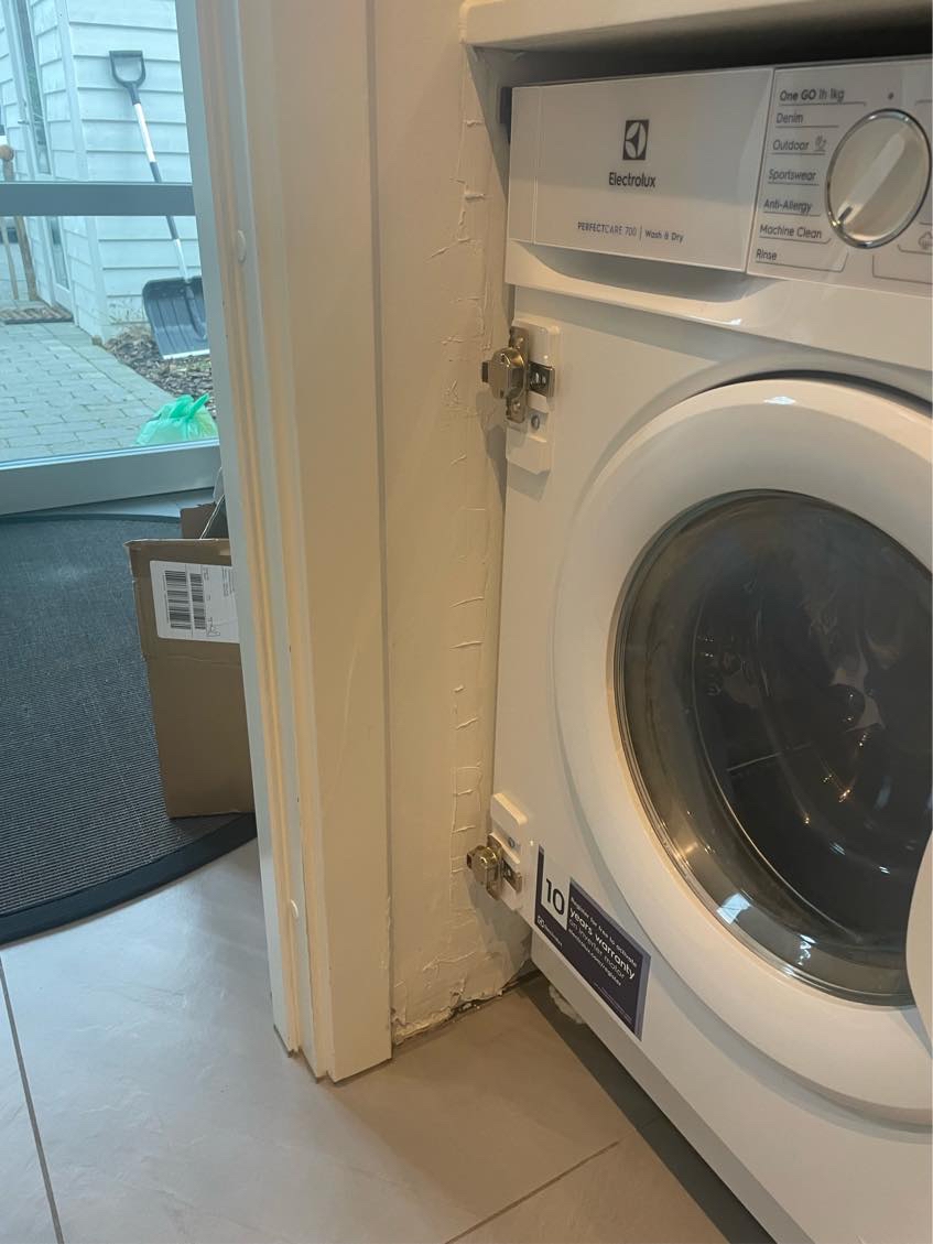 Hjælp til at slibe og male på spartlet område