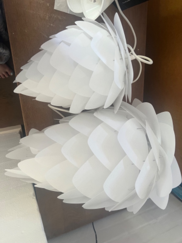 Ophængning af 2 lamper - ledning er monteret lamper og udtag er lavet så kun tilslutning af 2 lamper