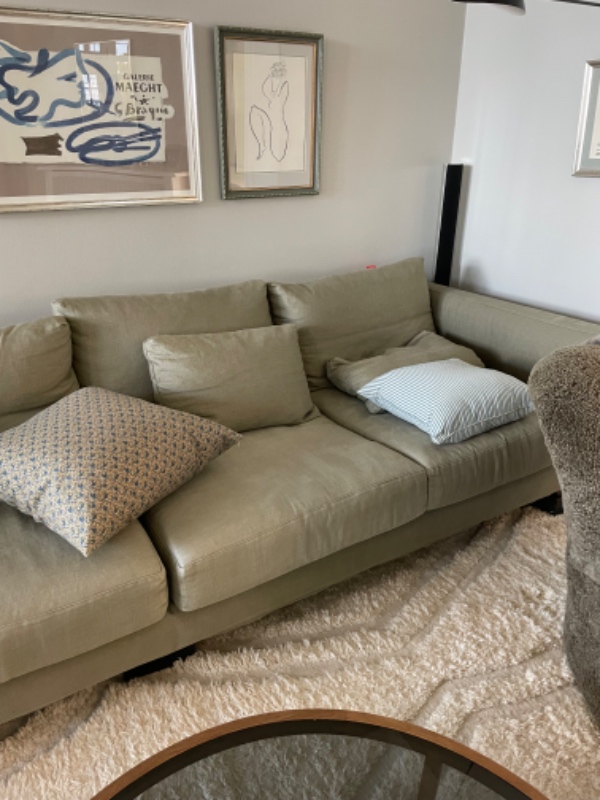 Sofaer og skænk flyttes