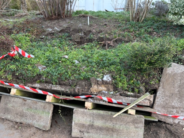 Opgravning og fjernelse af 10 m3 havejord