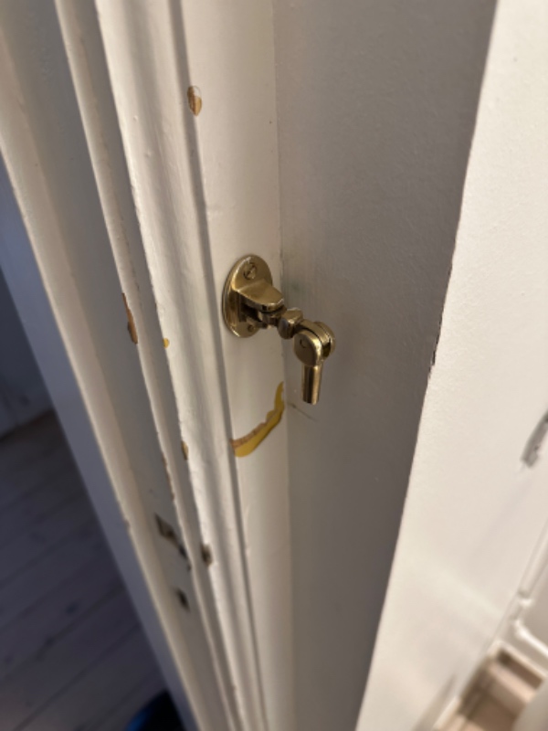 Fraflytning af lejlighed (lidt maling og andre småreparationer).