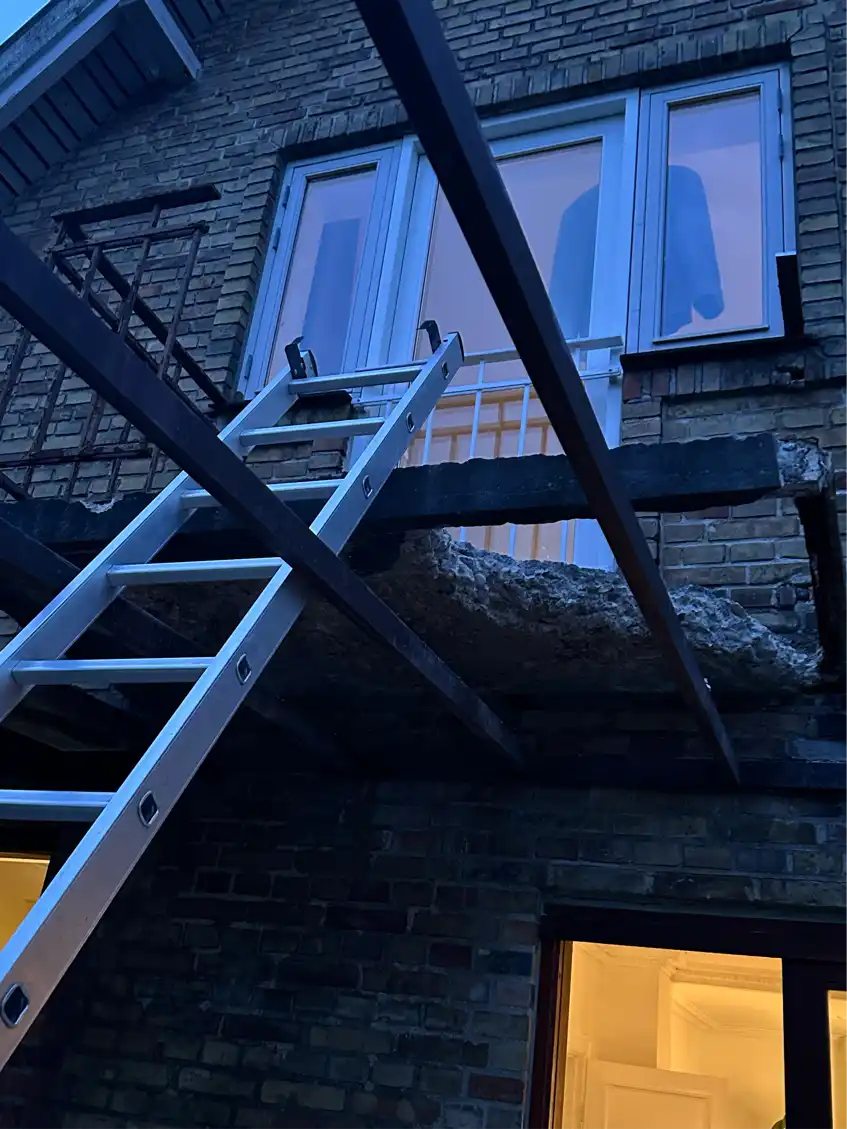 Fjerne støbt altan - kom med bud