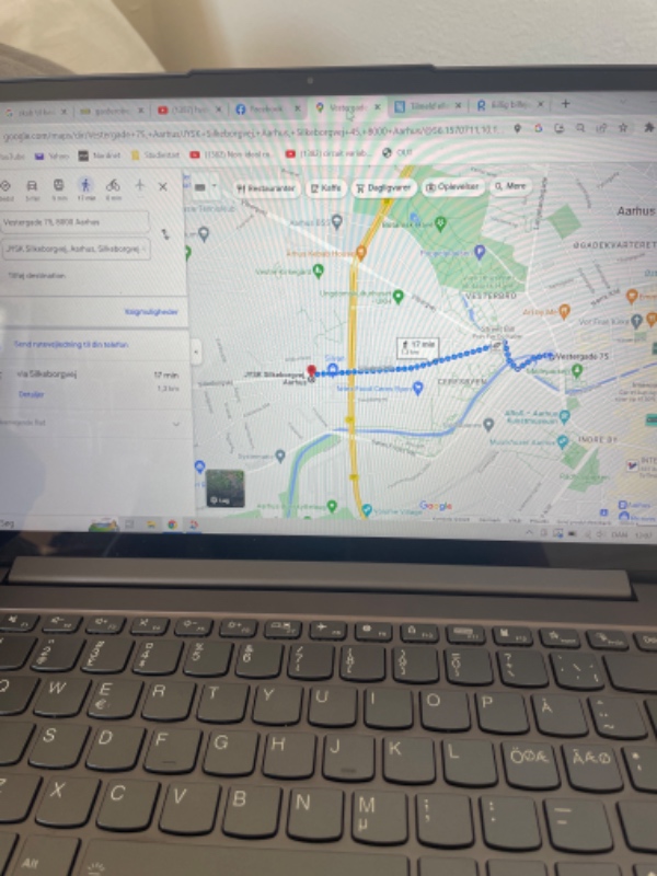 Tøjskab (usamlet) båret ned fra 3. Sal og fragtet til JYSK for returnering. Den længste del er 201cm