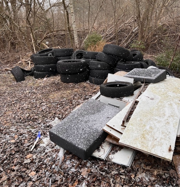 Skrald til container.