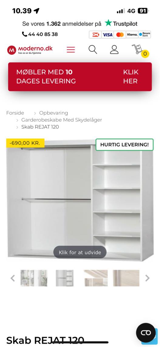 Samlet tre garderobeskabe og et sofabord med skuffe under