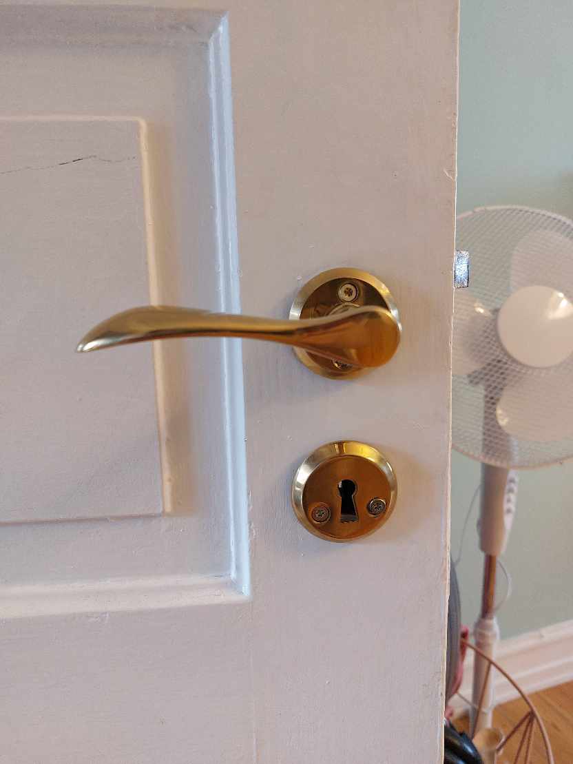 Dørhåndtag på dør