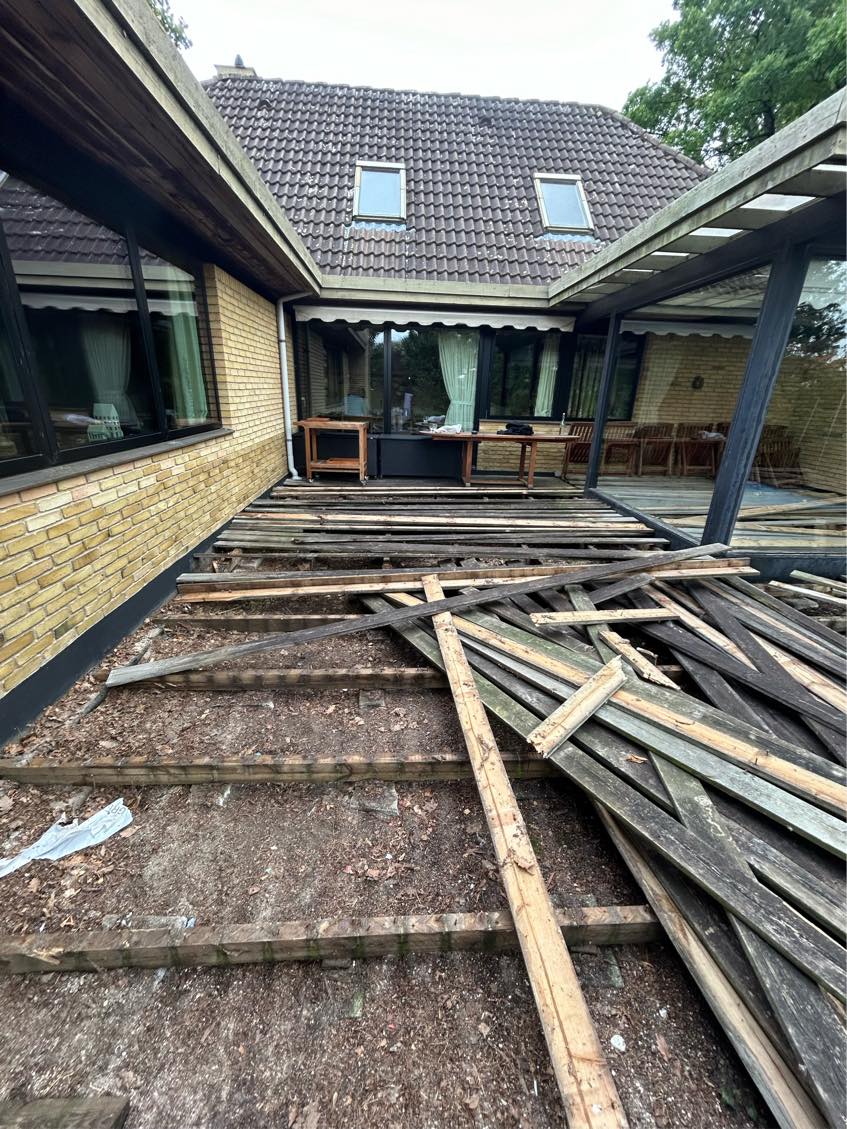 Kører terrasse på losseplads