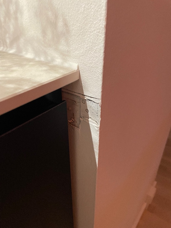 Spartling og maling af køkkenvæg over komfur + spartling og maling af to mindre områder