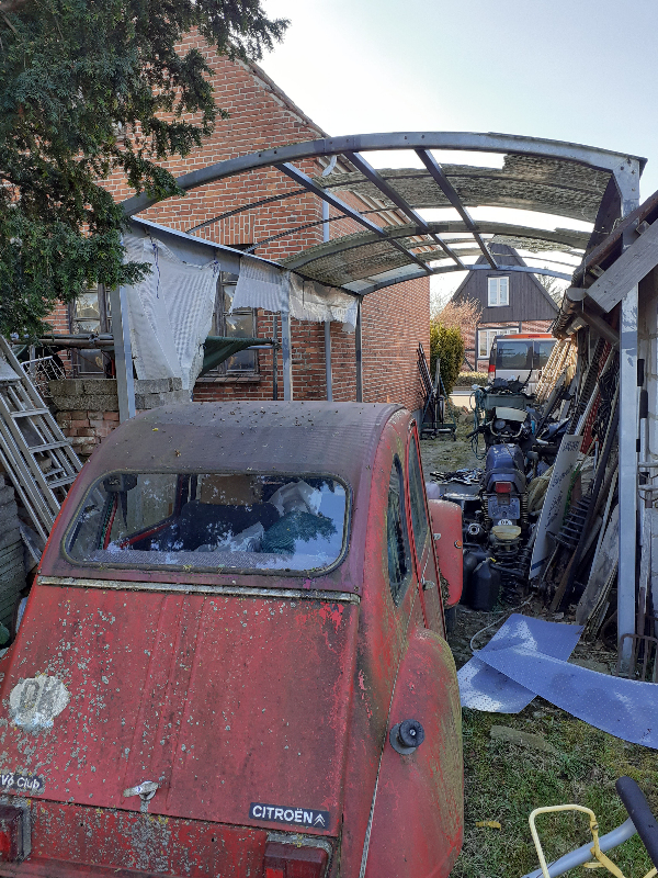 Skift af tagsten på tagryggen af huset samt montering og reperation af hele taget på Carporten.