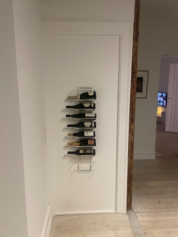 Fjerne karme, lukke til korrekt, spartle op og male.
