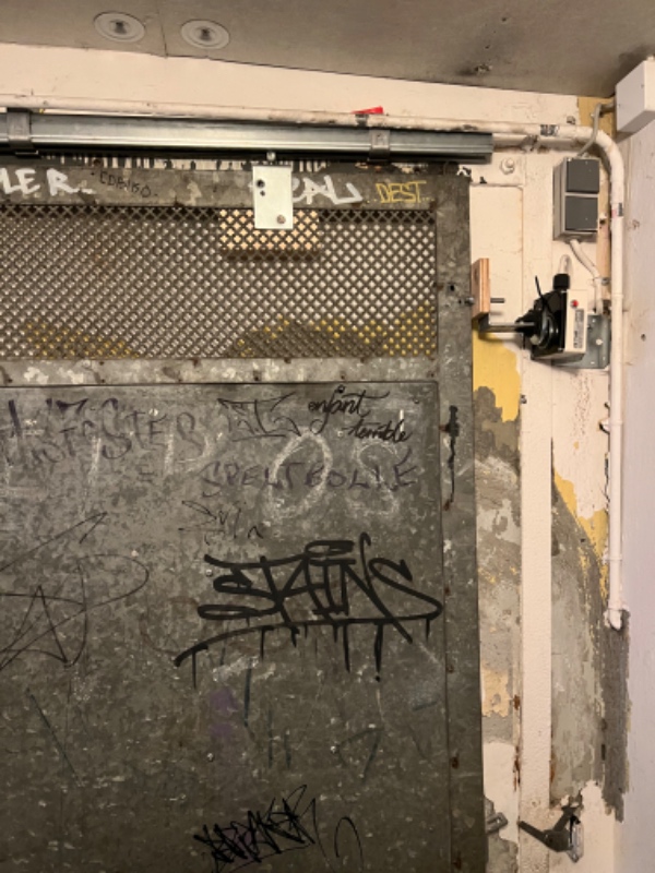 Pletvis Oppudsning af vægge i kælderrum og beboerrum.