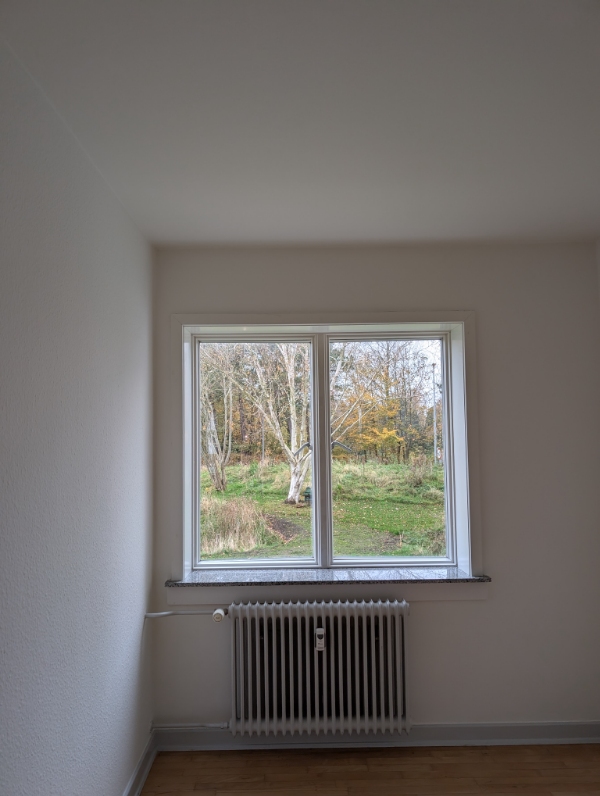 Install lampe og gardiner