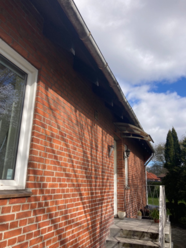 Renset tagrender. Muligvis repareret i den ene ende. Utæt/ forkert fald?