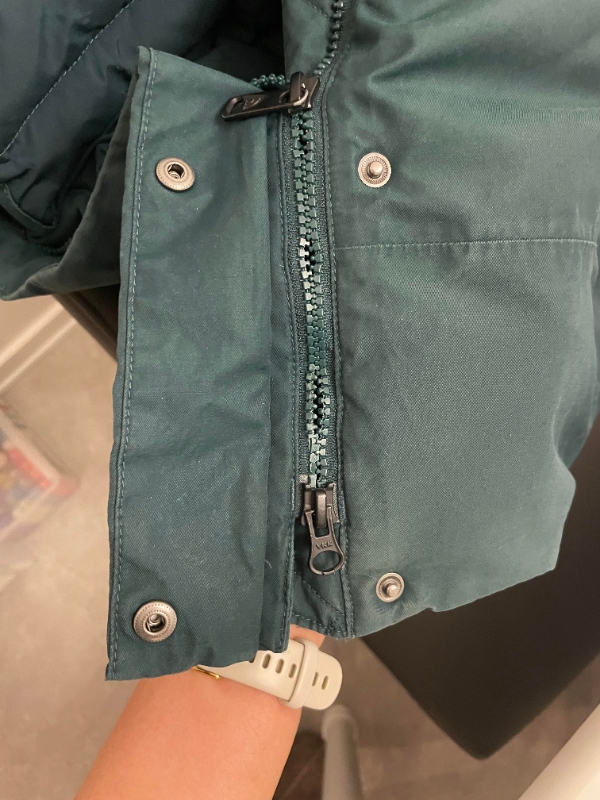 skal have skiftet lynlås på en vinterjakke, som går til midt på låret, Det er en delbar 2 vejs lynlå