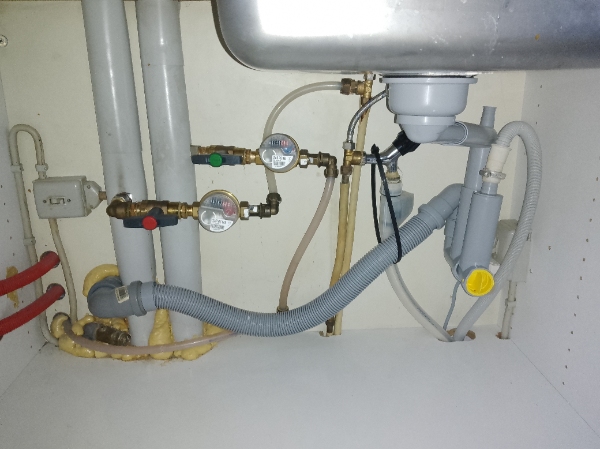 Udskiftning af armaturer + installation af vaske/tørremaskine