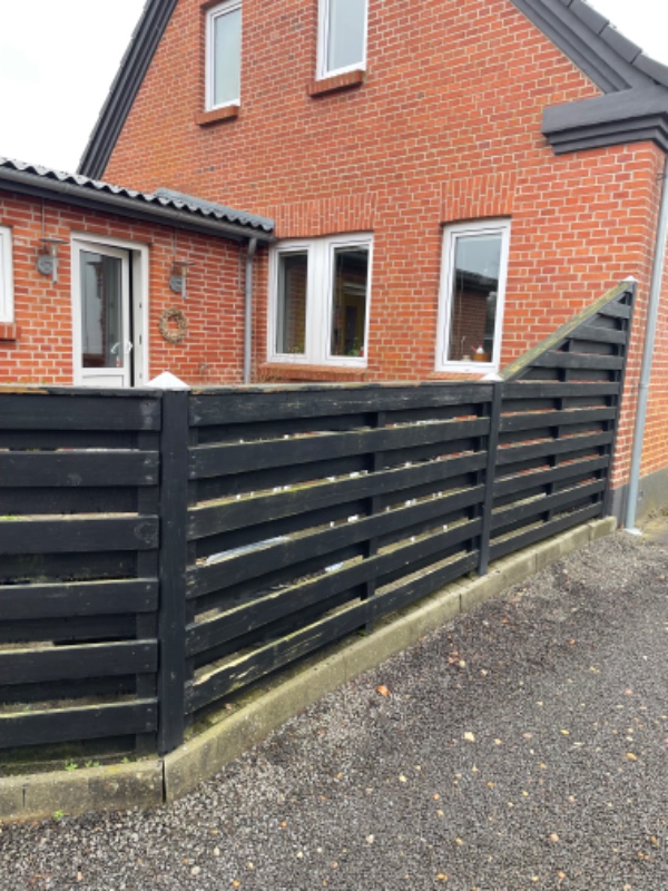 Maling af sort træværk