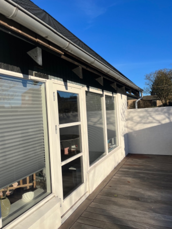 Påsætning af bjælke under tagudhæng