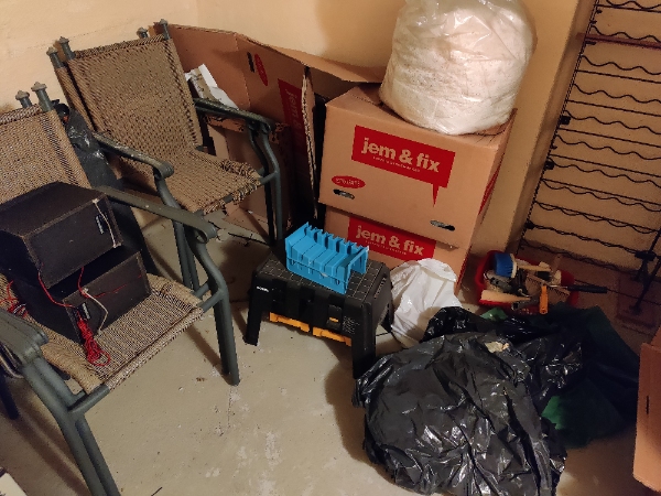 Tømning af kælderrum og bortskaffelse af indhold