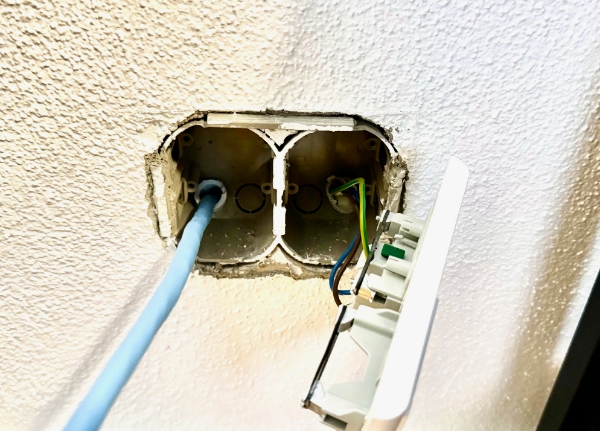 Trækning af netværkskabel i krybekælder