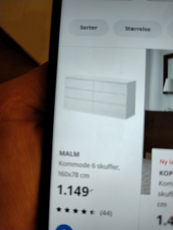 Samlet et Vitrine skab og en lille kommode med 5 skuffer. Ikea møbler.