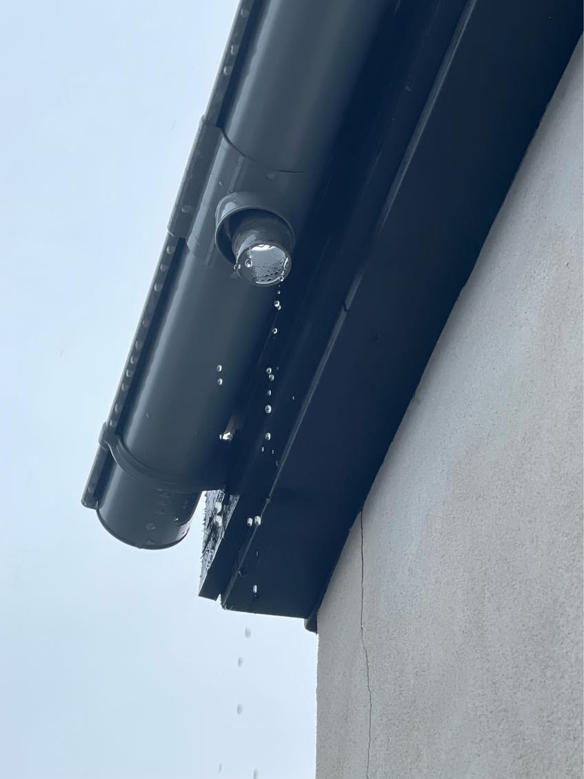 Sætte nedløbsrør op