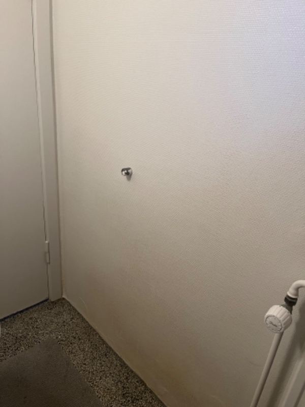 Fliser på lille badeværelse