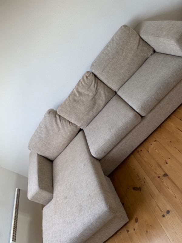 Flytte sofa, tv bord, spisebord stole, seng fra 3 sal til losseplads