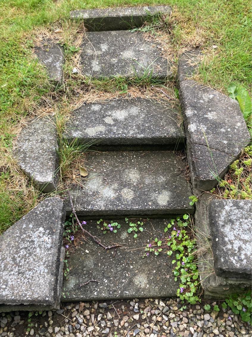 Omlægning af lille flisetrappe