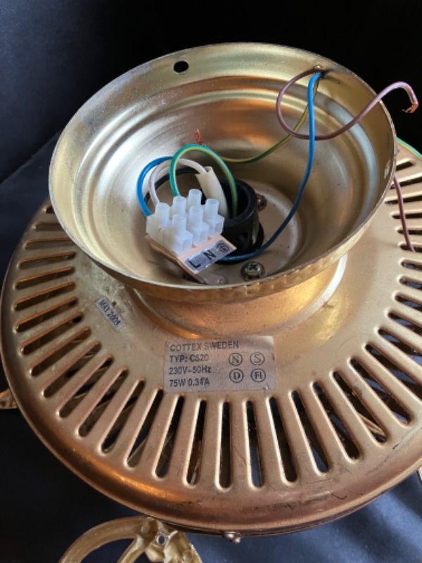 Montering af ny motordel på loftsventilator