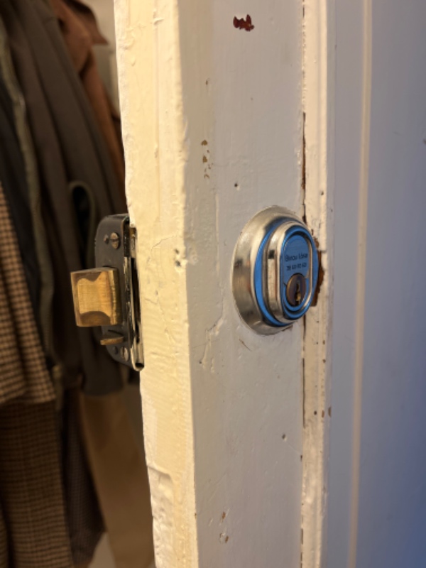 Lås i dør