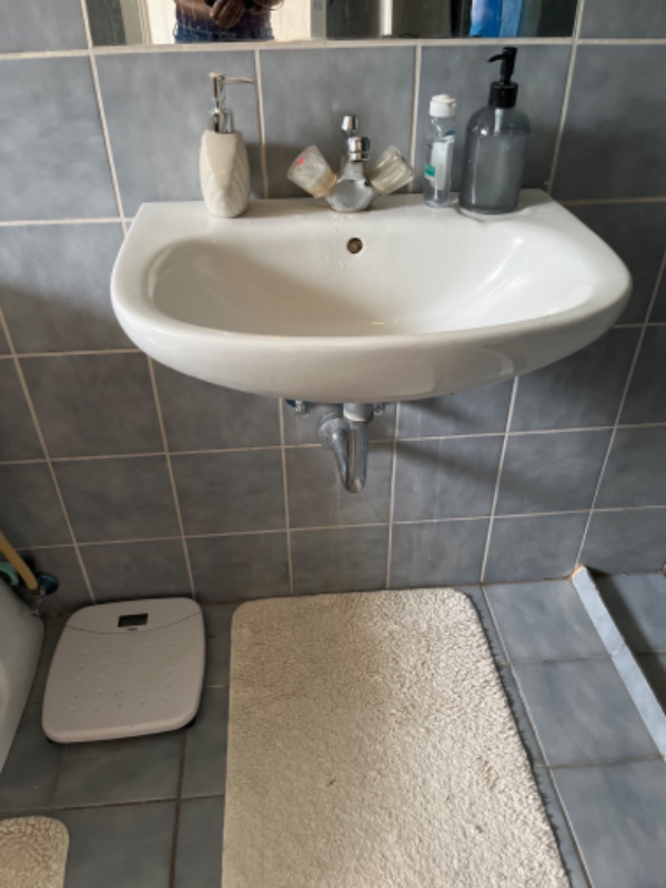 Opsætning af håndvask i badeværelse