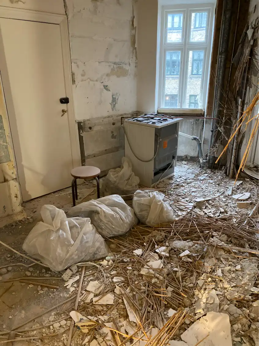 Bortkøsel af nedrivnings affald