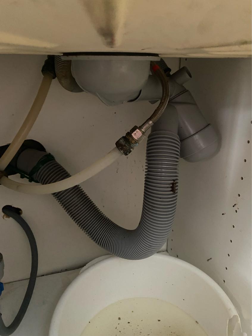 Udskifte afløbssytem i køkken