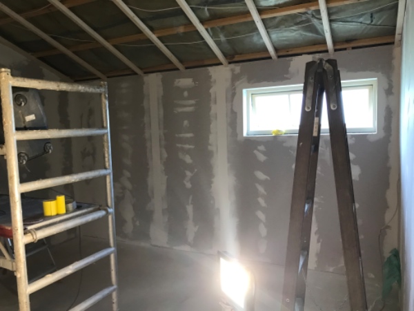 Spartling og slibning af gips