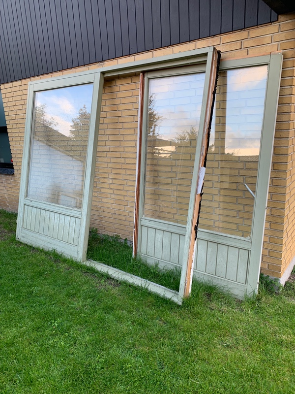 Afhentning af vinduer til skrot