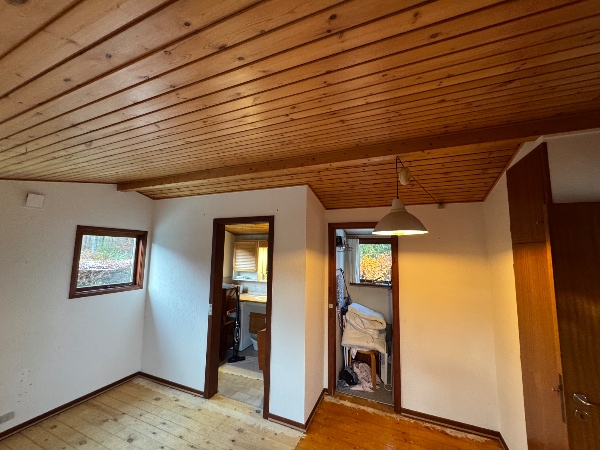 Opsætning af huntonit loft ovenpå på eksisterende loft.