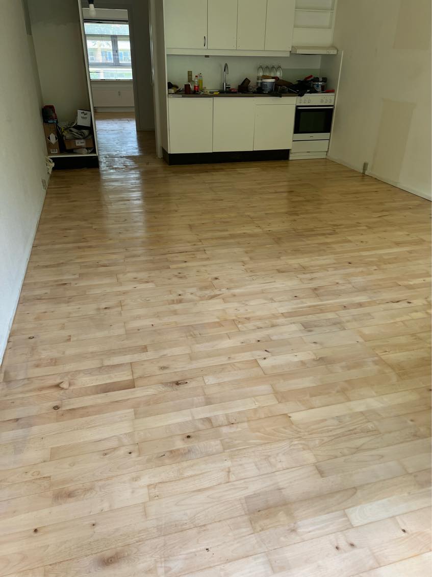 Slibning af gulv og lakering