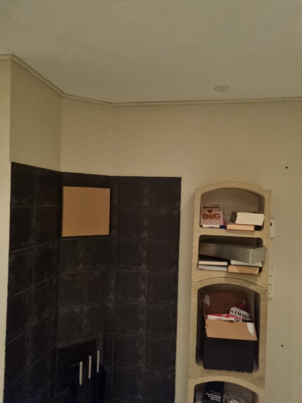 Tapetsering af væg, ca. 3 meter