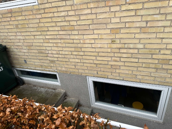 Montage af sålbænk under vinduer