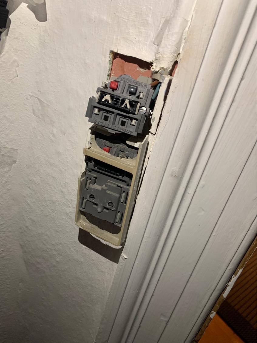 til at reparere nogle ødelagte stikkontakter