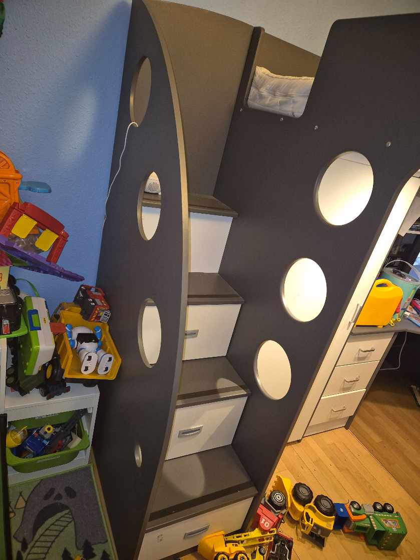 Flytte en seng fra 2 sal og smides til stor skrald