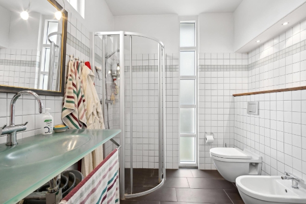 nedtagning af toilet (bidet) + lukke helt af.
