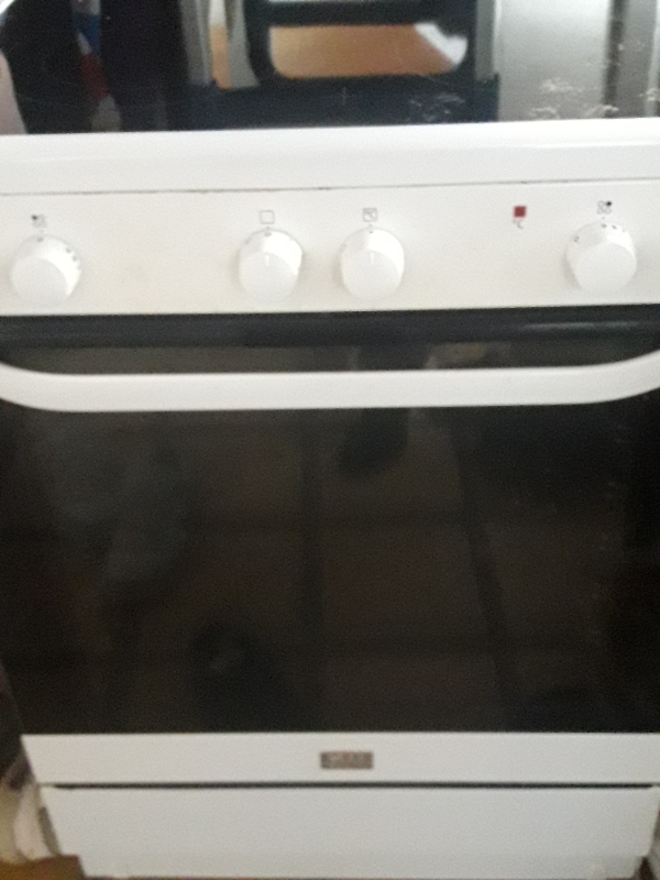 Monteret komfur og fjernet det gamle