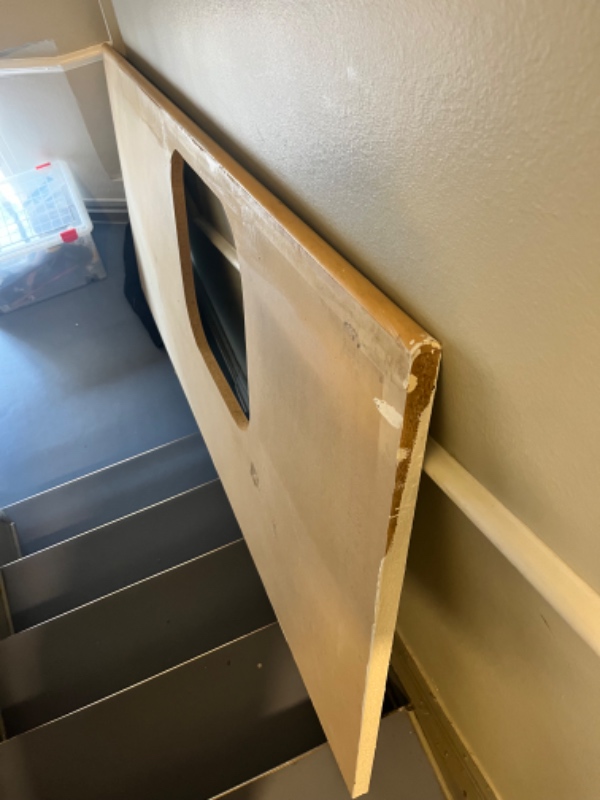 Bære bordplade ned fra 5.sal