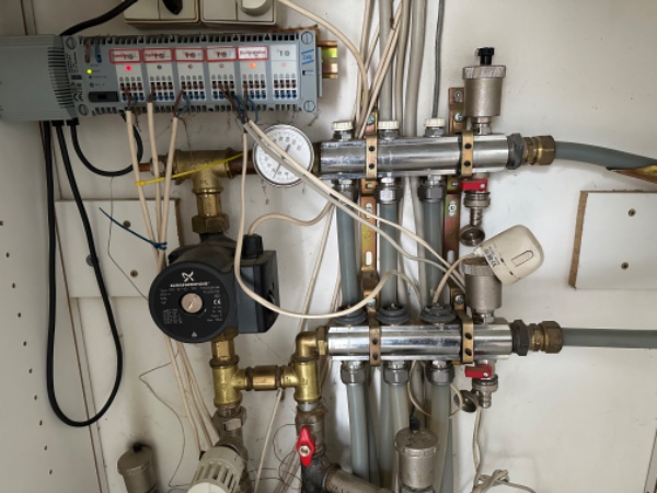 Jeg skal have skiftet ventiler på 3 varmekredse i stueetagen og tre på 1. Sal.